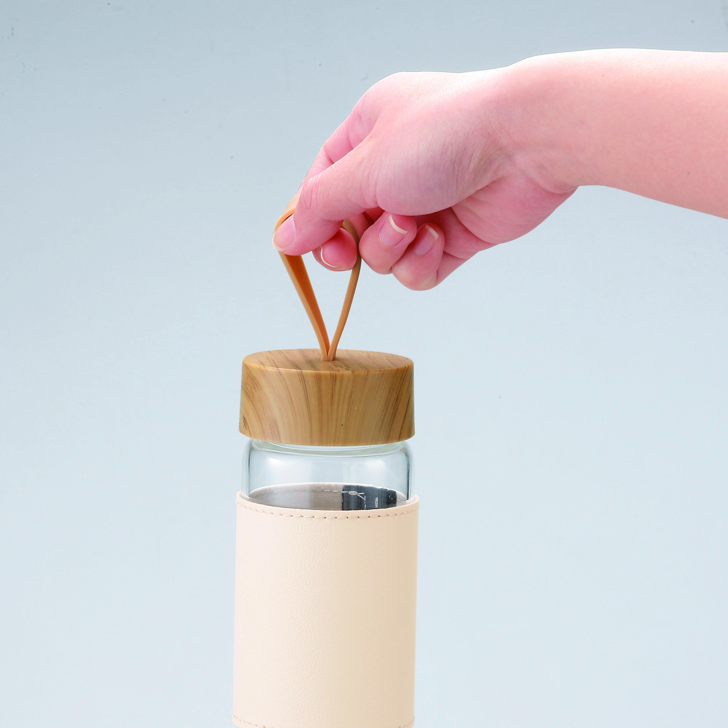 ウッドスタイル耐熱ガラスボトル（カバー付き）【グレージュ】